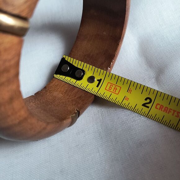 Vintage Carved Chunky Brown Wood Bangle Bracelet with Gold Tone Leaf Inlays - Picture 6 of 6